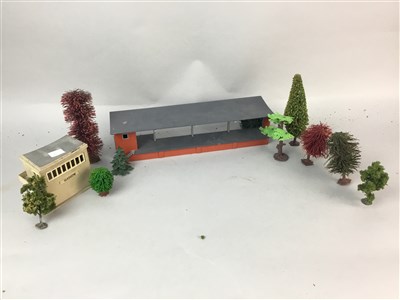 Lot 354 - A COLLECTION OF PLASTIC MODEL RAILWAY BUILDINGS, TREES, FENCES AND OTHER ACCESSORIES