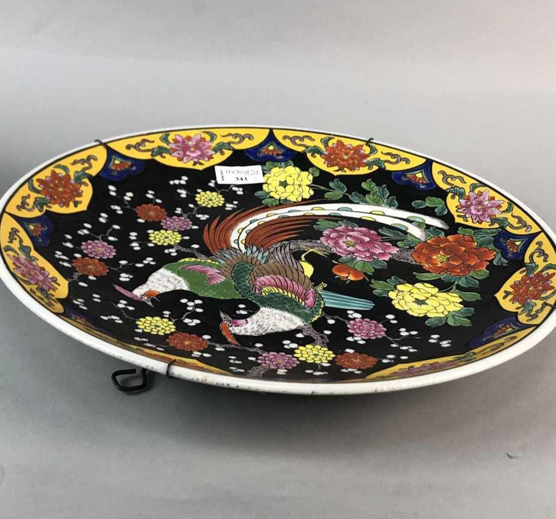 Lot 343 - A JAPANESE WALL PLATE AND A CHINESE BOWL ON WOODEN STAND