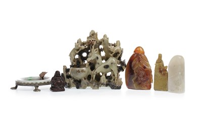 Lot 1153 - A CHINESE SOAPSTONE BRUSH WASHER AND OTHER ITEMS