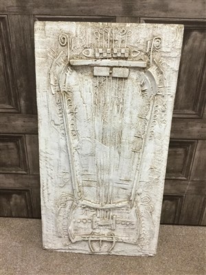 Lot 86 - A LATE 20TH CENTURY PLASTER WALL PLAQUE