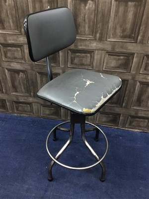 Lot 190 - A MID CENTURY EVERTAUT REVOLVING CHAIR