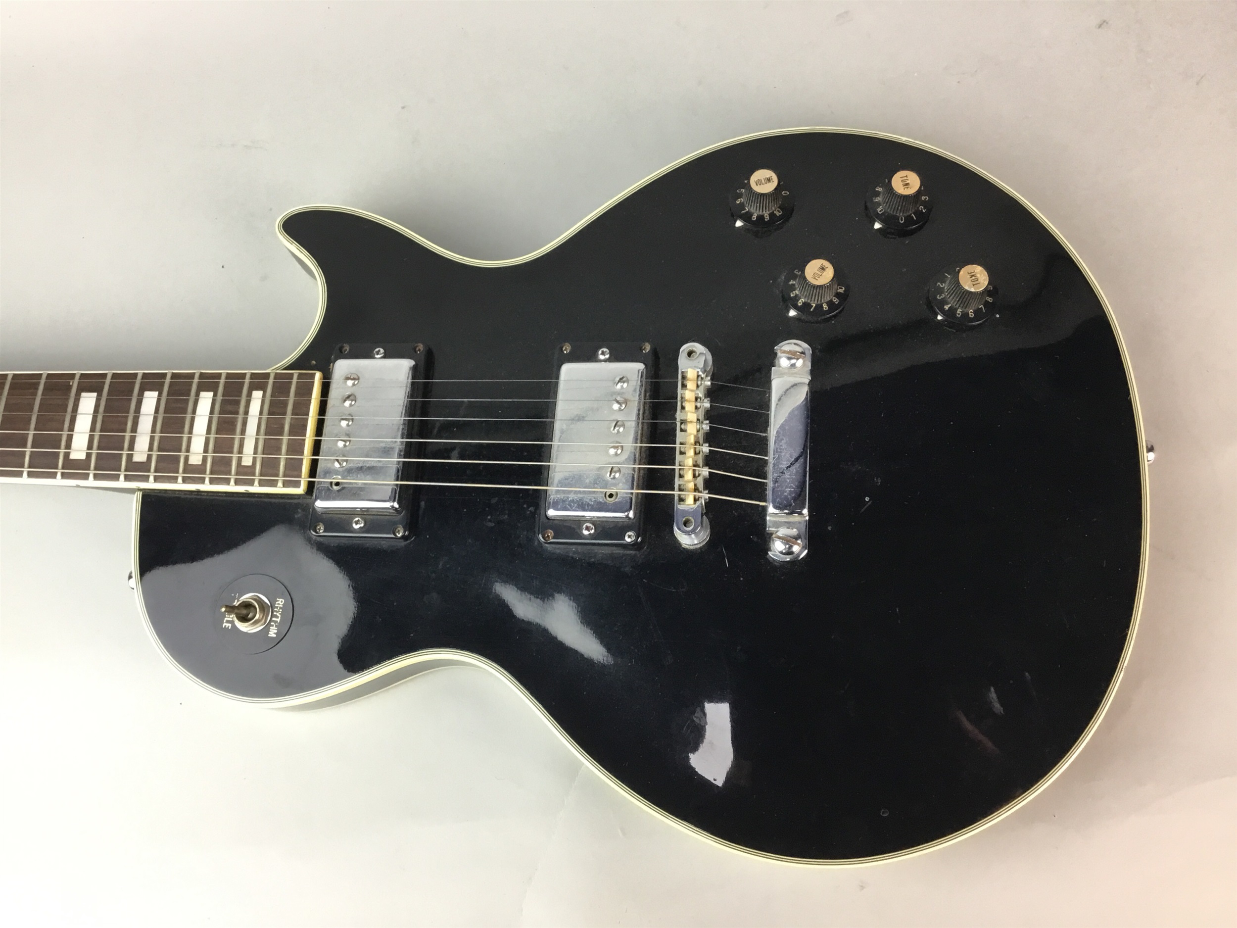 Lot 414 A VINTAGE MIJ GRANT 'LES PAUL SHAPE'