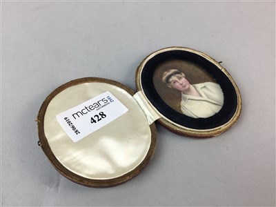 Lot 428 - AN EARLY 20TH CENTURY MINIATURE PORTRAIT