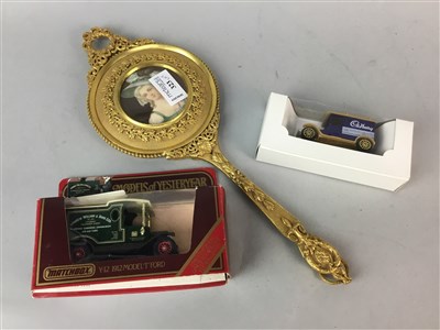 Lot 323 - EARLY 20TH CENTURY GILDED HAND MIRROR AND OTHER ITEMS