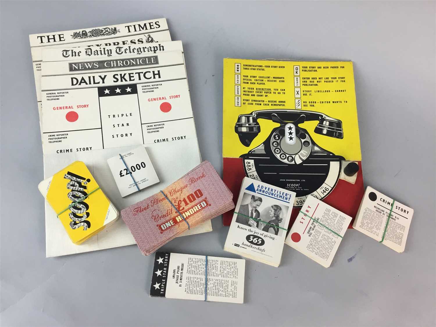 Lot 204 - A VINTAGE 'SCOOP!' GAME AND CARDS