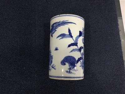Lot 1169 - AN EARLY 20TH CENTURY CHINESE BLUE AND WHITE CYLINDRICAL VASE