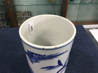 Lot 1169 - AN EARLY 20TH CENTURY CHINESE BLUE AND WHITE CYLINDRICAL VASE