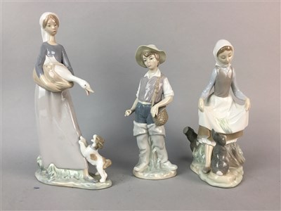 Lot 172 - A LOT OF LLADRO FIGURES AND OTHER CERAMICS