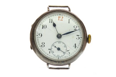 Lot 797 - A GENTLEMAN'S SILVER MANUAL WIND TRENCH WATCH