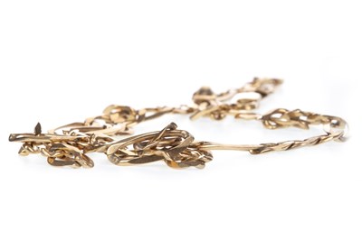 Lot 83 - A GOLD NECKLACE