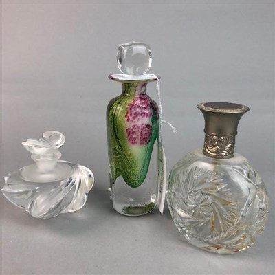 Lot 66 - A LARGE COLLECTION OF VINTAGE AND CONTEMPORARY PERFUME BOTTLES