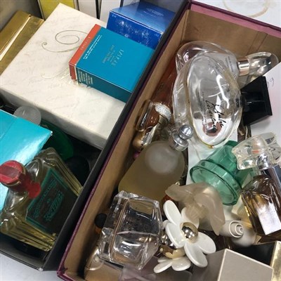 Lot 66 - A LARGE COLLECTION OF VINTAGE AND CONTEMPORARY PERFUME BOTTLES