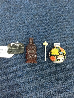 Lot 1186 - A CHINESE SNUFF BOTTLE AND AMBER FIGURE OF GUANYIN