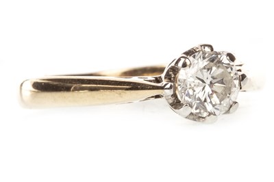 Lot 128 - A DIAMOND SOLITAIRE RING