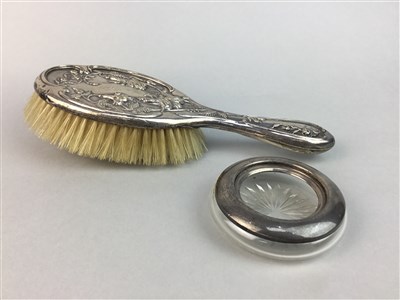 Lot 29 - AN ART NOUVEAU SILVER HAIR BRUSH AND OTHER SILVER ITEMS