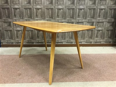 Lot 1698 - AN ERCOL LIGHT OAK WINDSOR STYLE DINING TABLE WITH EXTENSION AND CHAIRS