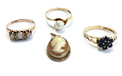 Lot 148 - THREE GOLD RINGS AND A CAMEO PENDANT