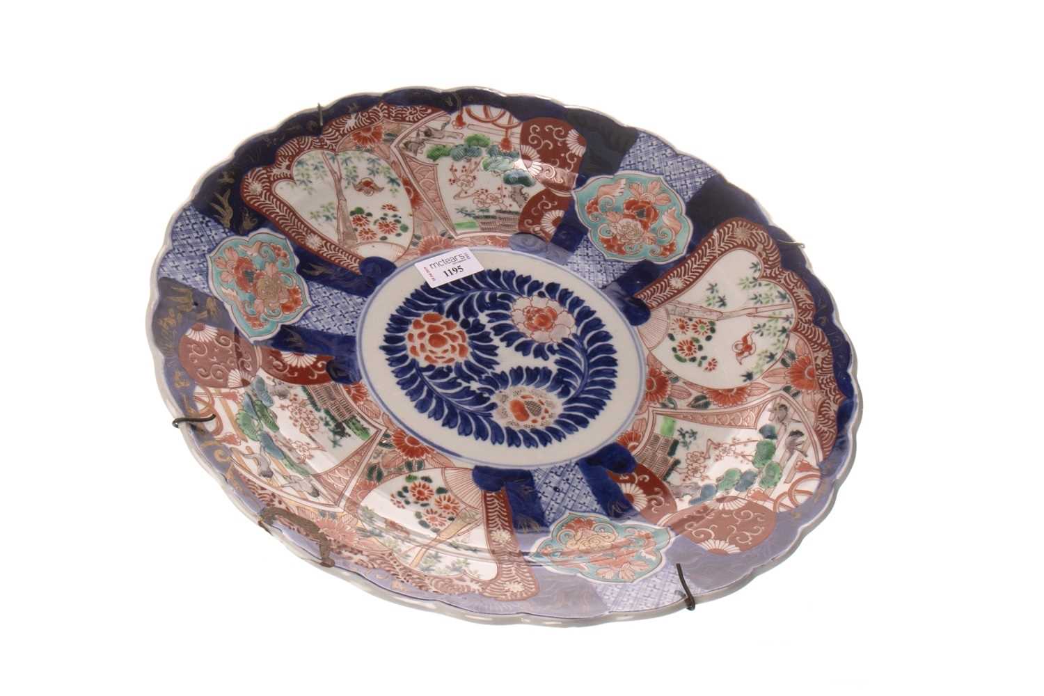 Lot 1195 - AN EARLY 20TH CENTURY CHINESE IMARI CHARGER