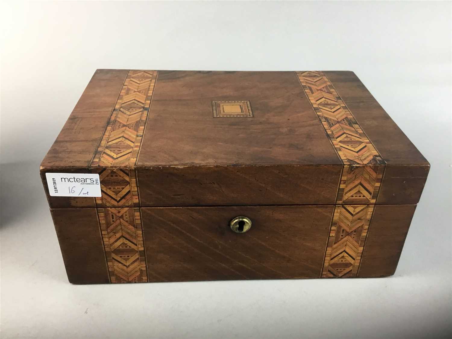 Lot 16 - A PORCUPINE QUILL BOX