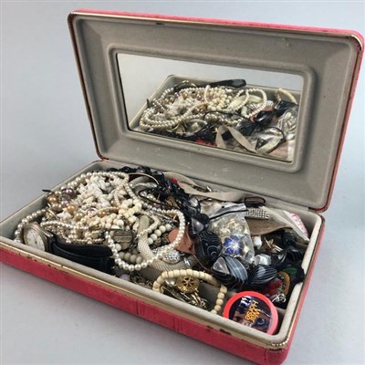 Lot 11 - A LOT OF JEWELLERY AND WATCHES