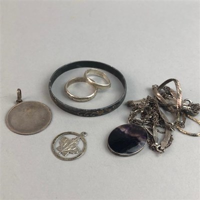 Lot 23 - A COLLECTION OF 20TH CENTURY COSTUME JEWELLERY