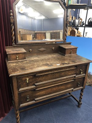 Lot 271 - AN OAK DRESSING CHEST