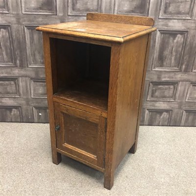 Lot 184 - AN OAK BEDSIDE CABINET AND A CANTEEN CHEST