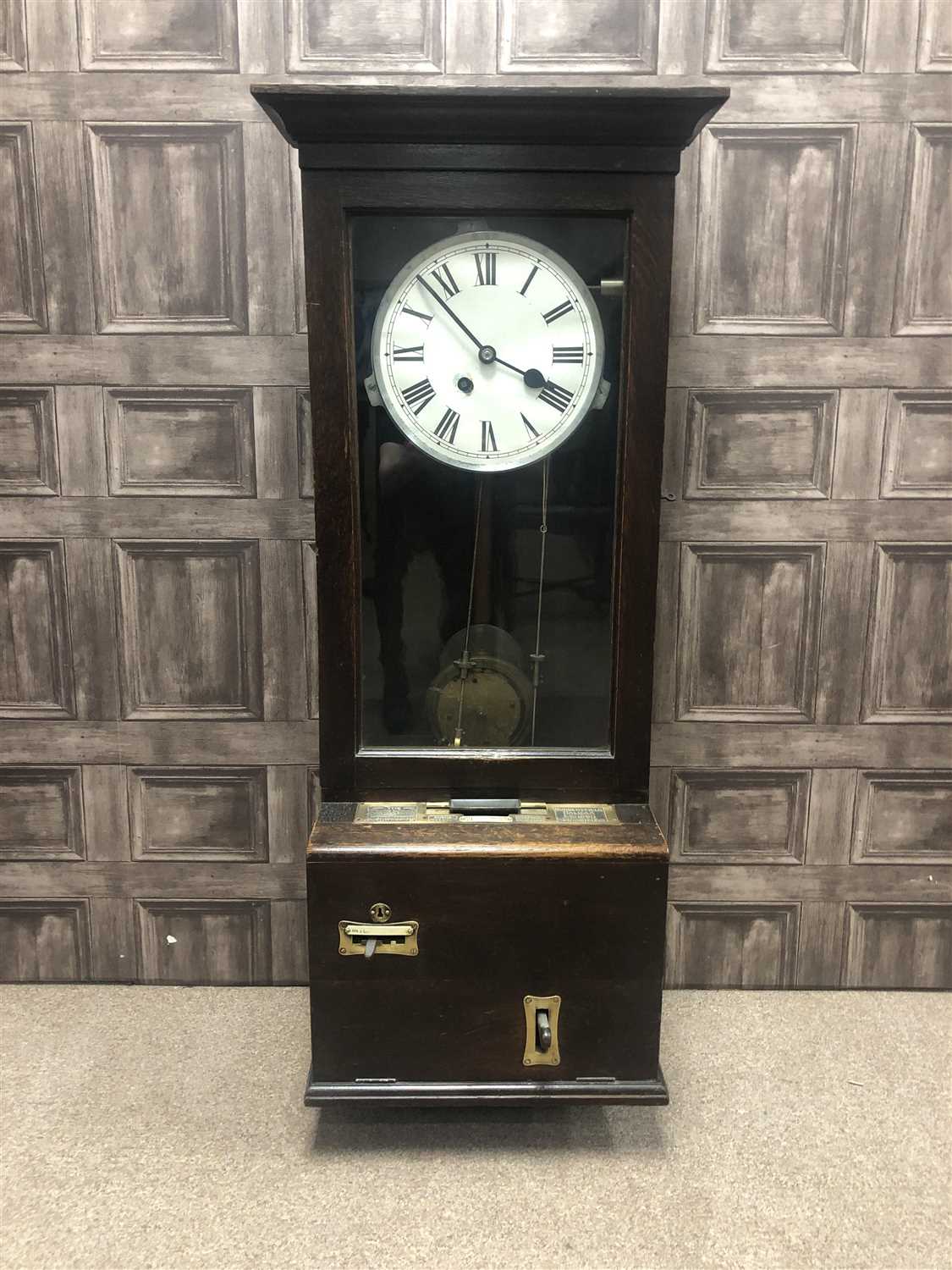 Lot 1440 - AN EARLY 20TH CENTURY GLEDHILL-BROOK TIME RECORDER CLOCKING-IN CLOCK