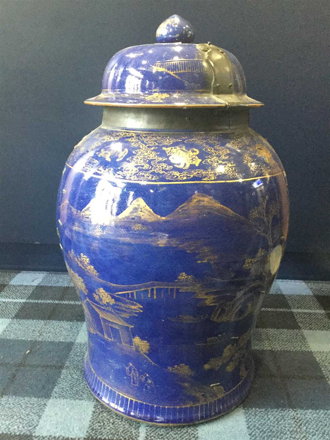 Lot 1200 - A LARGE CHINESE LIDDED VASE