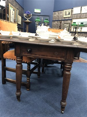 Lot 271 - AN EARLY VICTORIAN MAHOGANY PEMBROKE TEA TABLE