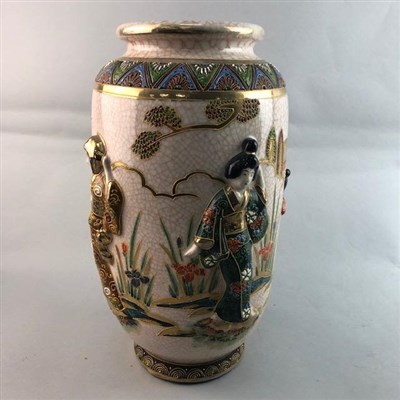 Lot 286 - A 20TH CENTURY JAPANESE VASE AND A ROYAL CROWN DEVON VASE