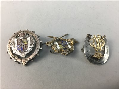 Lot 112 - THREE VICTORIAN CRESTED BROOCHES