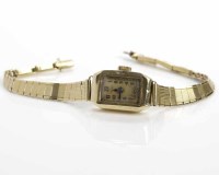 Lot 157 - EARLY TWENTIETH CENTURY LADY'S FOURTEEN CARAT...