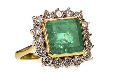 Lot 19 - A CERTIFICATED EMERALD AND DIAMOND RING