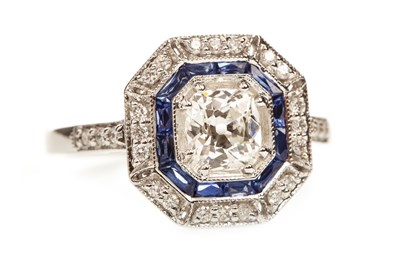 Lot 59 - A SAPPHIRE AND DIAMOND RING