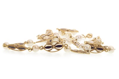 Lot 11 - A GOLD, PEARL AND ENAMEL NECKLACE