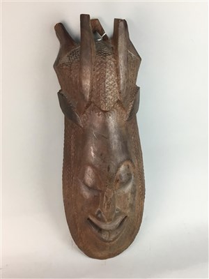 Lot 332 - AN AFRICAN WOOD WALL MASK