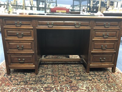 Lot 422 - A MAHOGANY KNEE HOLE WRITING DESK