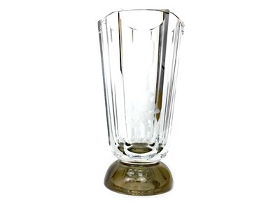 Lot 1216 - AN ORREFORS GLASS VASE BY VICKE LINDSTRAND