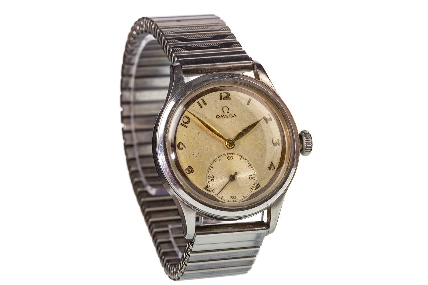 Lot 755 - A GENTLEMAN'S LATE 1930S OMEGA WATCH