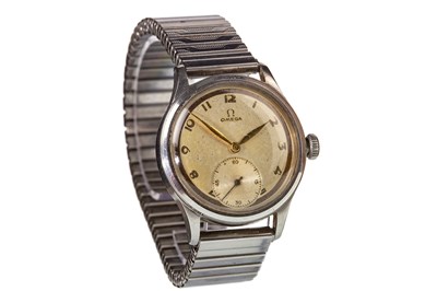Lot 755 - A GENTLEMAN'S LATE 1930S OMEGA WATCH