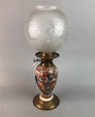 Lot 357 - A JAPANESE KUTANI OIL LAMP