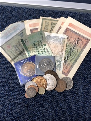 Lot 372 - A GROUP OF UK COINS AND INTERNATIONAL BANKNOTES