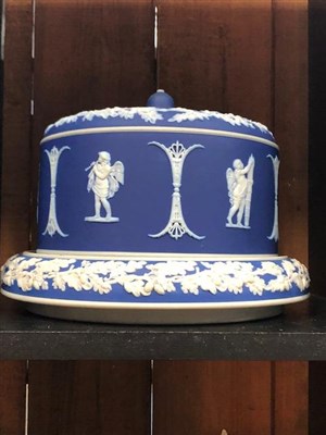 Lot 381 - A WEDGWOOD CHEESE DISH, BISCUIT BARREL AND SALAD BOWL AND SERVERS