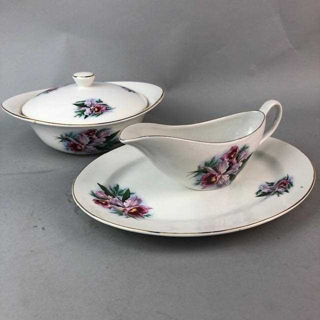 Lot 23 - AN OLD FOLEY PART DINNER SERVICE