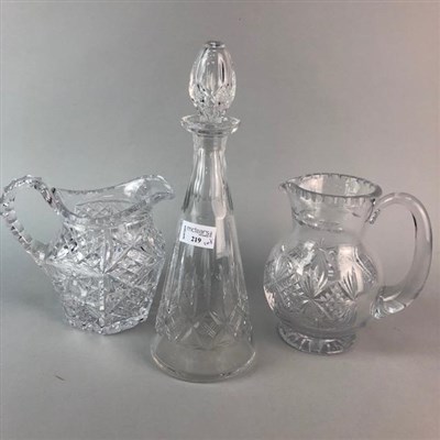 Lot 219 - A CRYSTAL DECANTER, TWO CRYSTAL JUGS AND DRINKING GLASSES