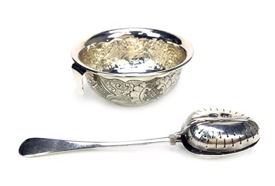 Lot 813 - A TIFFANY SILVER TEA STRAINER AND A TEAETTE TEA INFUSER