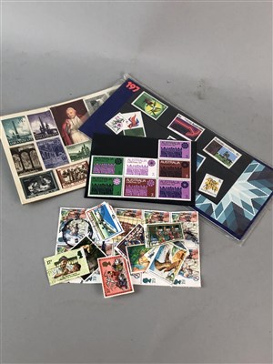 Lot 117 - A GROUP OF LOOSE STAMPS AND FIRST DAY COVERS