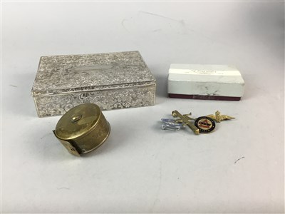Lot 122 - A NOVELTY TAPE MEASURE MODELLED AS A FISHING REEL AND A GROUP OF COINS