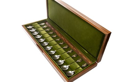 Lot 835 - A SET OF TWELVE ROYAL HORTICULTURAL SOCIETY SILVER SPOONS